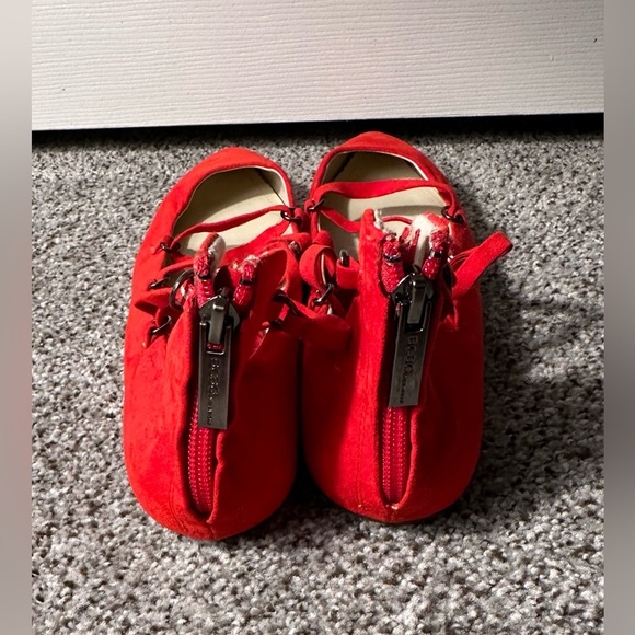 BCBGeneration Size 8.5 Red Suede Strappy Ballet Flats Back Zip NWT R $99 - Picture 4 of 11